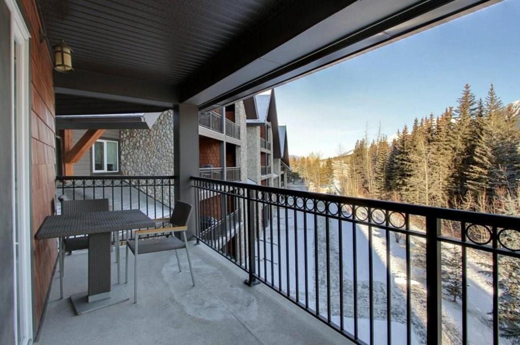 B&B Grand Rockies Resort 2Br 1Pullout Канмор Экстерьер фото